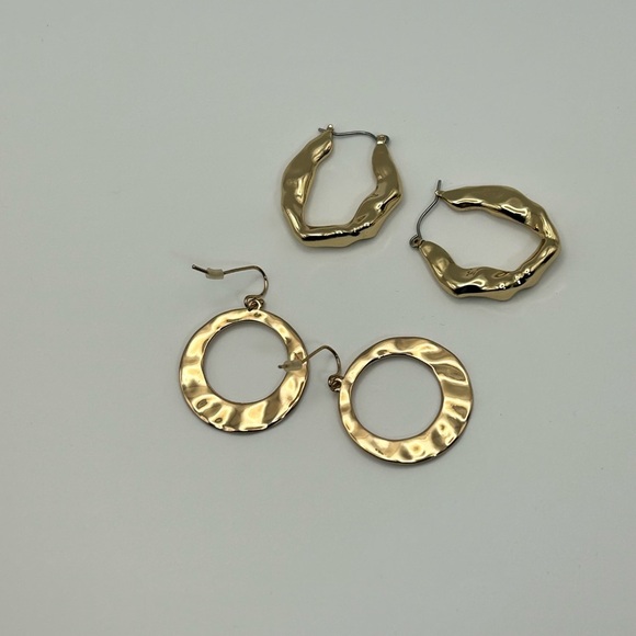 Gold-tone Textured Classic Hoop Earrings Qty 2 Unsigned - Picture 6 of 10
